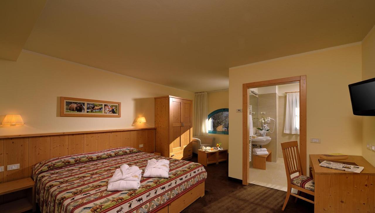 Hotel Sole มาเล ภายนอก รูปภาพ